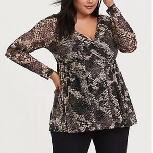 Torrid Size 3 (22/3X) Long Sleeve Sheer Snake Print Babydoll Top
